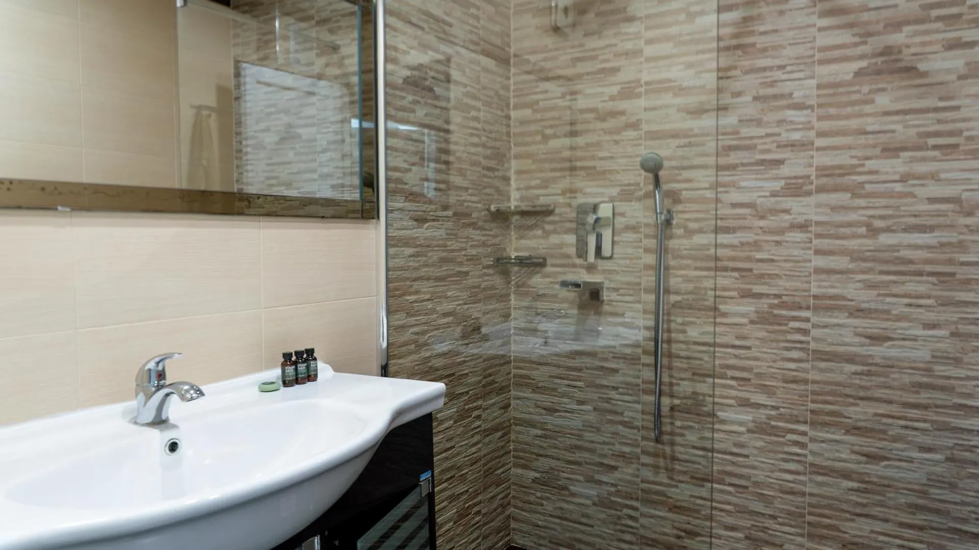 شقة 2 Bdr Cozy Downtown Apt I Mall, Park, Subway صوفيا بلغاريا